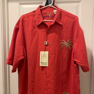 Men’s red island style shirt sleeve shirt